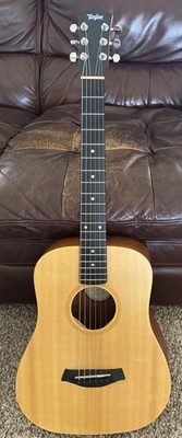 Baby Taylor Guitar in great condition with travel bag