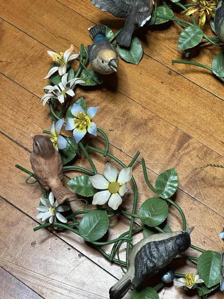 WALL HANGING TOLE WARE Metal WREATH BIRDS FLOWERS Sculpture - Image 4 of 4