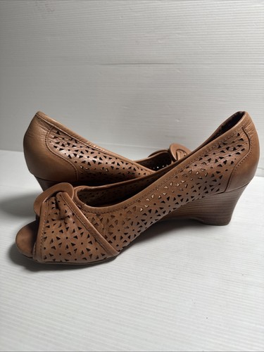 KUMFS Size 41W Women’s Brown Perforated Peep Toe Wedge Casual - Picture 5 of 13