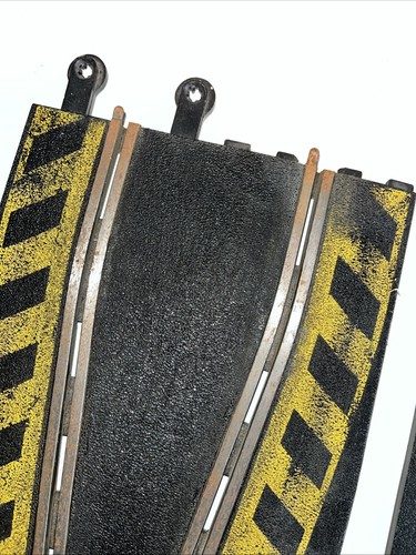 Vintage Scalextric Classic Track pieces X4 Chicane Yellow untested - Picture 8 of 17