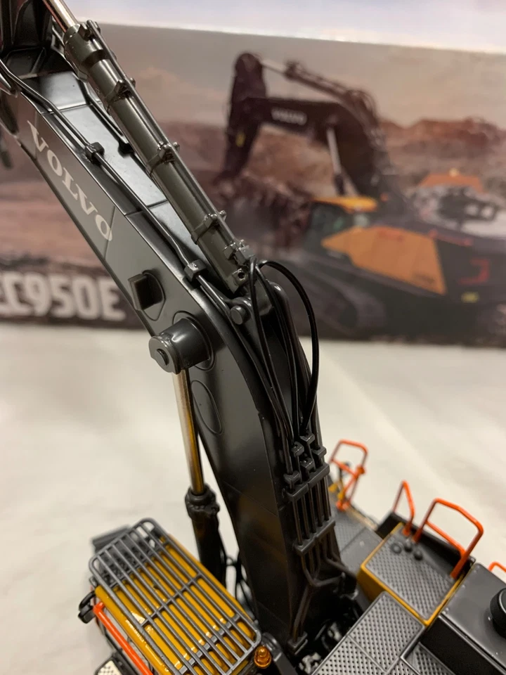 WSI Models Volvo EC95OE Excavator 1:50 Product 61-2001 / 112325 - Image 4 of 4