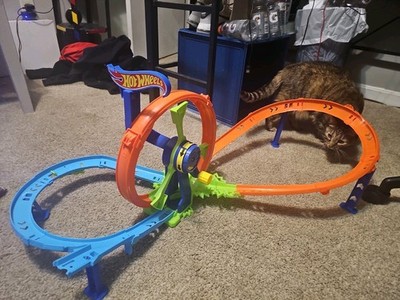 Hot Wheels Track Builder Playset Loop Kicker With CAR holder And Small Ramp