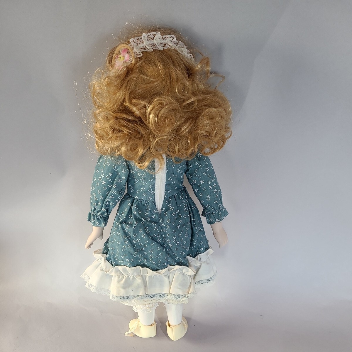 dolls country 392- PORCELAIN COUNTRY STYLE 16