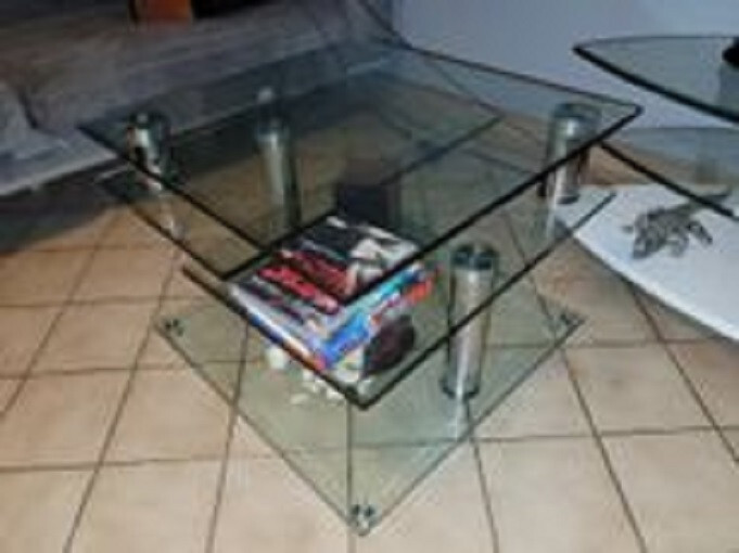 Table basse en verre modulable gain de place pour optimiser les petits salons - 2