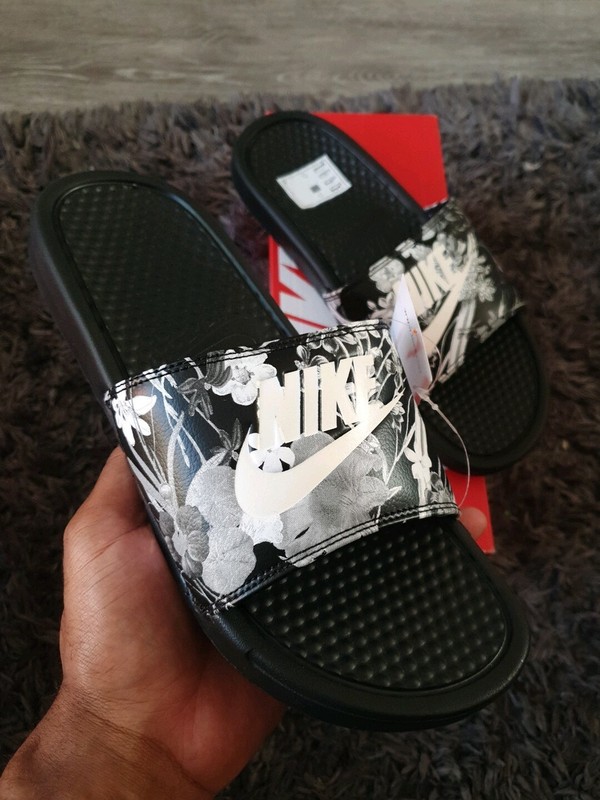 nike benassi pastel qs