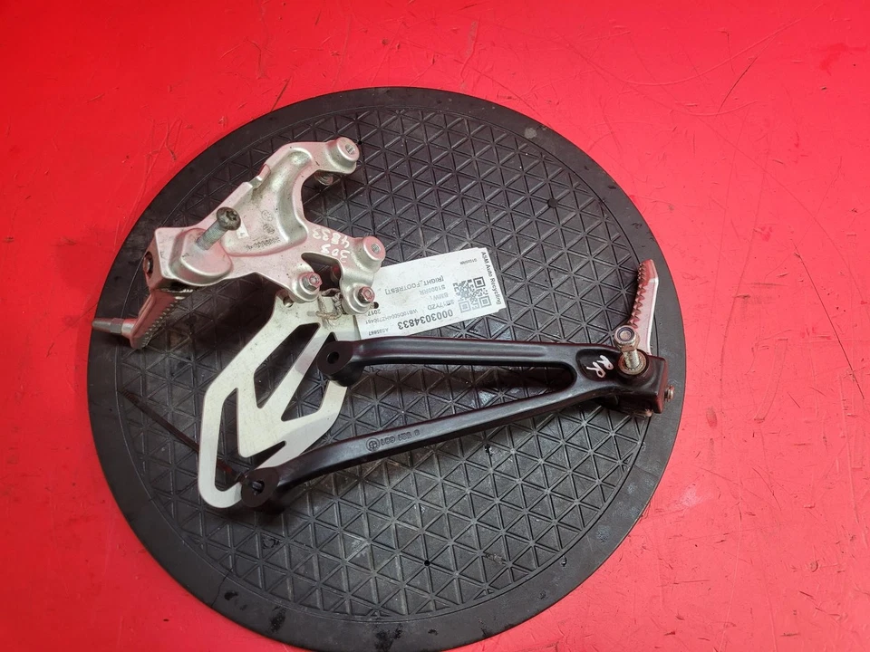 BMW S1000RR 2017 reposapiés derecho Foto 4 de 4