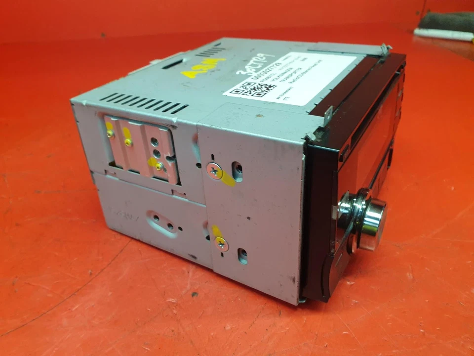 VOLKSWAGEN TRANSPORTER RADIO STEREO HEAD UNIT CD 2008 - Image 4 of 4