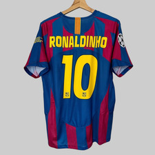 Ronaldinho 10 FC Barcelona 2005/06 Home Shirt   Retro Vintage Jersey