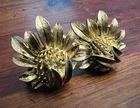 Vintage Trifari Gold-Toned Textured Flower Sunflower Clip-On Earrings 1” Jewelry
