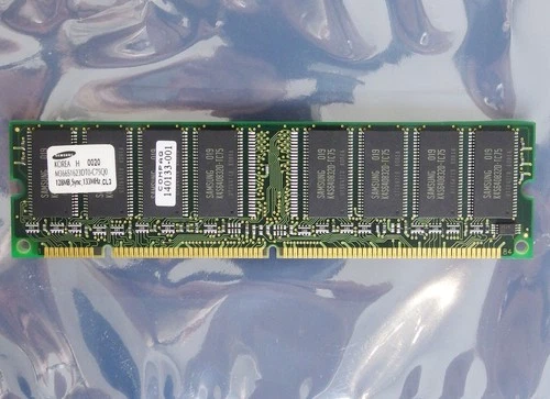 Samsung M366S1623DT0-C75Q0 128MB PC133 CL3 168-pin DIMM SDRAM memory module