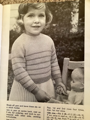 Vintage Patons Knitting Pattern Book R. 28 Favourite Designs for Toddlers - Picture 16 of 24