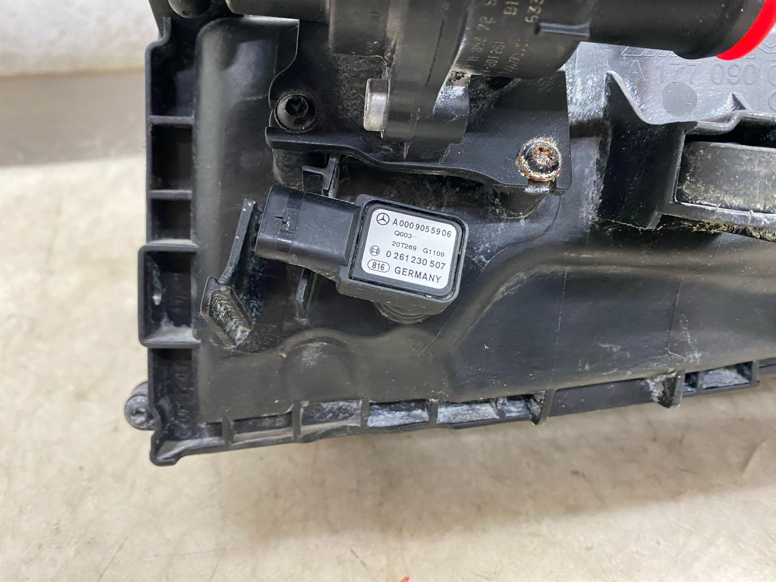 2020-2025 ASTON MARTIN DBX 4.0L LEFT ENGINE AIR CLEANER FILTER BOX HOUSING