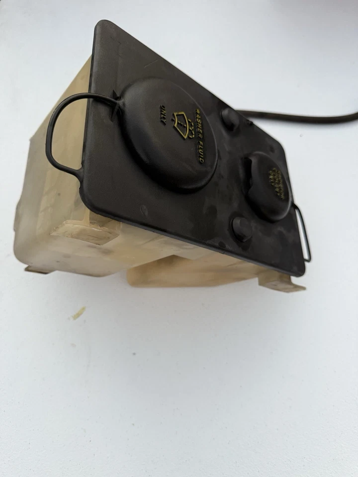 87-96 FORD F150/F250/F350/BRONCO Botella de líquido para lavadora Bomba de depósito de refrigerante OEM Foto 4 de 4