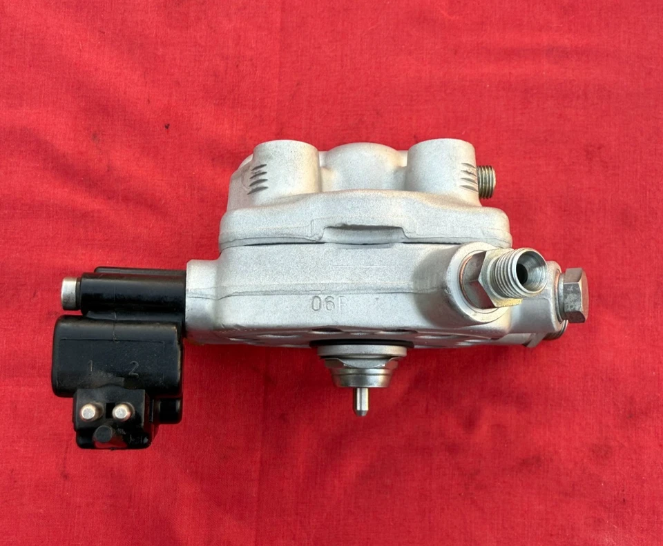 ✅Distribuidor de combustible Bosch genuino para 1987-1993 190E 230GE 2,3 L I4 #04381026 Foto 4 de 4