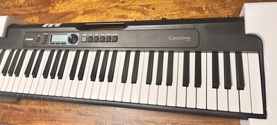Ultra Compact Casiotone C-s300  400 great sounding Tones and 77 Rhythms