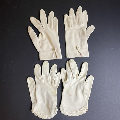 Vintage ladies gloves 2 pair Wrist Length White Soft - Picture 6 of 13