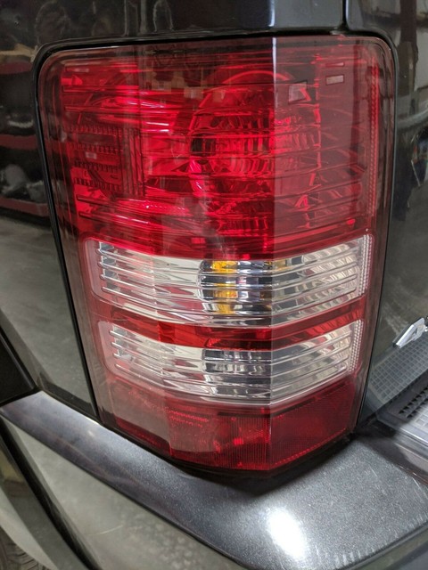 2008-2012 JEEP LIBERTY DRIVER'S LEFT SIDE TAIL LIGHT **FREE SHIPPING