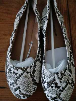 amazon essentials Womens Slip On Shoes Size 7