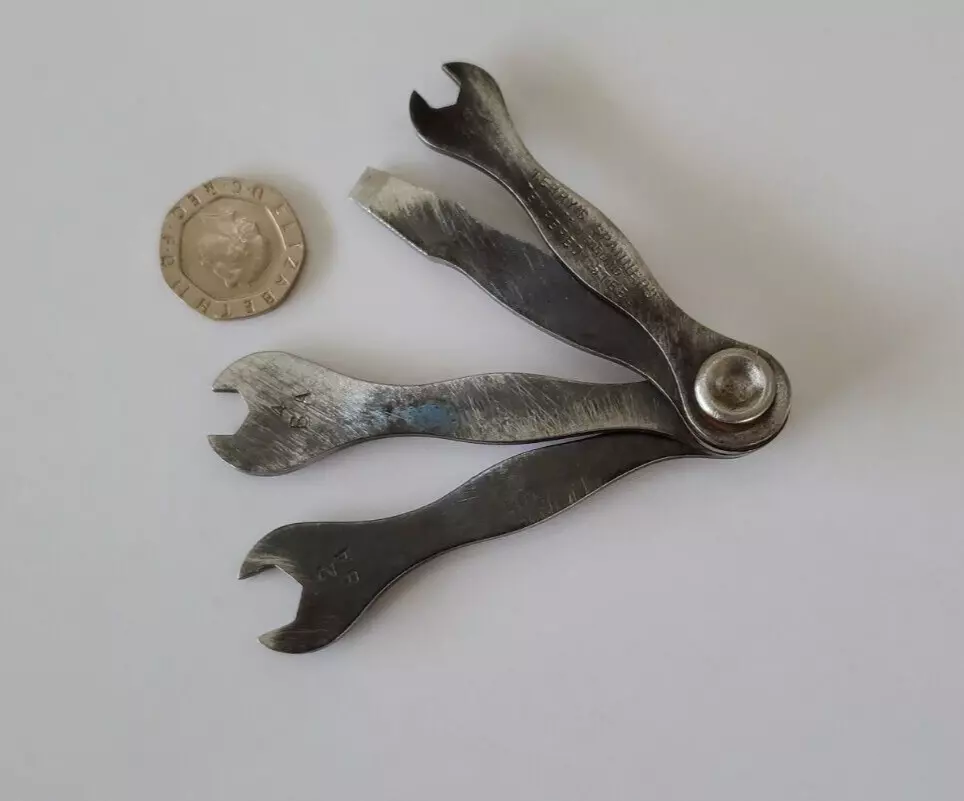 Magneto spanner set outlet