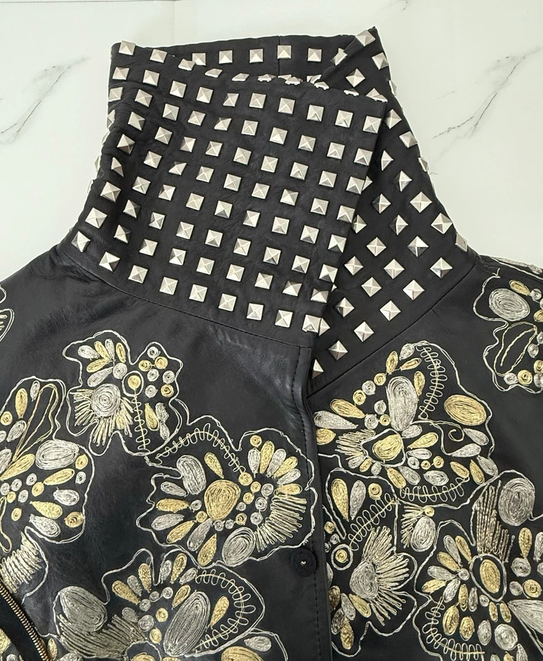 Jaqueta de motociclista Oscar DeLaRenta FW 2009 couro preto bordado cravejado EUA 10 - Imagem 4 de 4