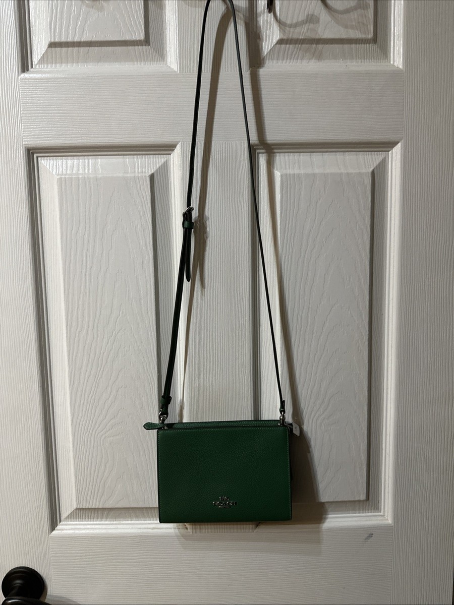 COACHライトグリーン ハンドバッグ 馬車チャーム付き COACHライトグリーン ハンドバッグ 馬車チャーム付き