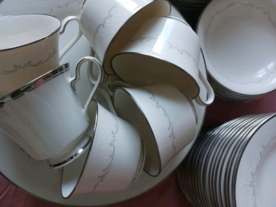 Noritake Japan Irene Dinner Set For 12  73 Pieces.