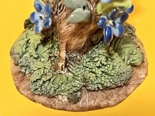 Vintage Unusual Capodimonte Porcelain Tree with Blue Flowers - 2 1/2 Inches Tall - Picture 4 of 5