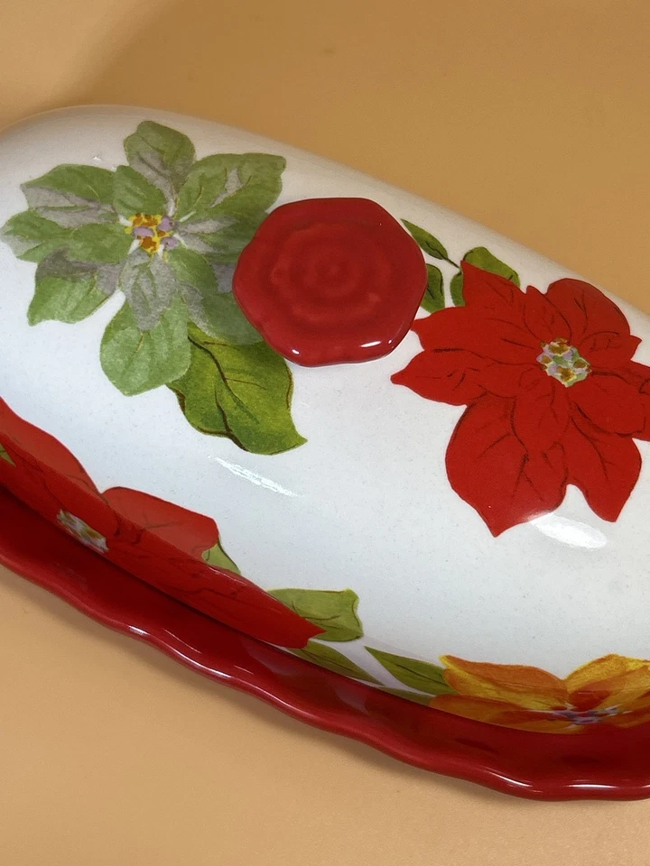 Plato de mantequilla de alegría navideña Pioneer Woman rojo flor de pascua Foto 3 de 4