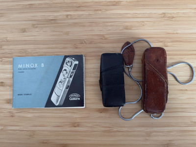 Original Minox B Kamera mit Blitz und Etuis
