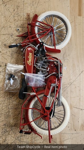 DEFECTIVE 1920 Indian Scout Motorcycle The Hamilton Collection 16 Scale G3D