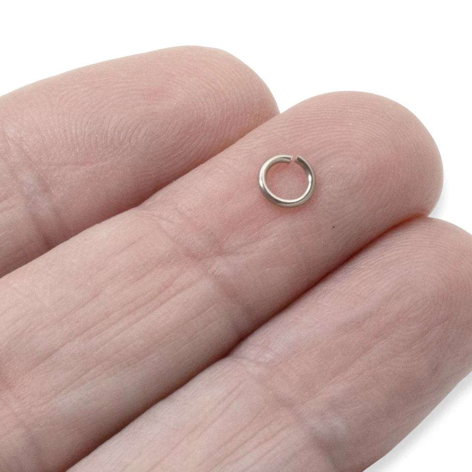 Anillos de salto de niobio grises 5 mm, 20G hipoalergénicos para hacer joyas, paquete de 20 hechos en EE. UU. Foto 2 de 4