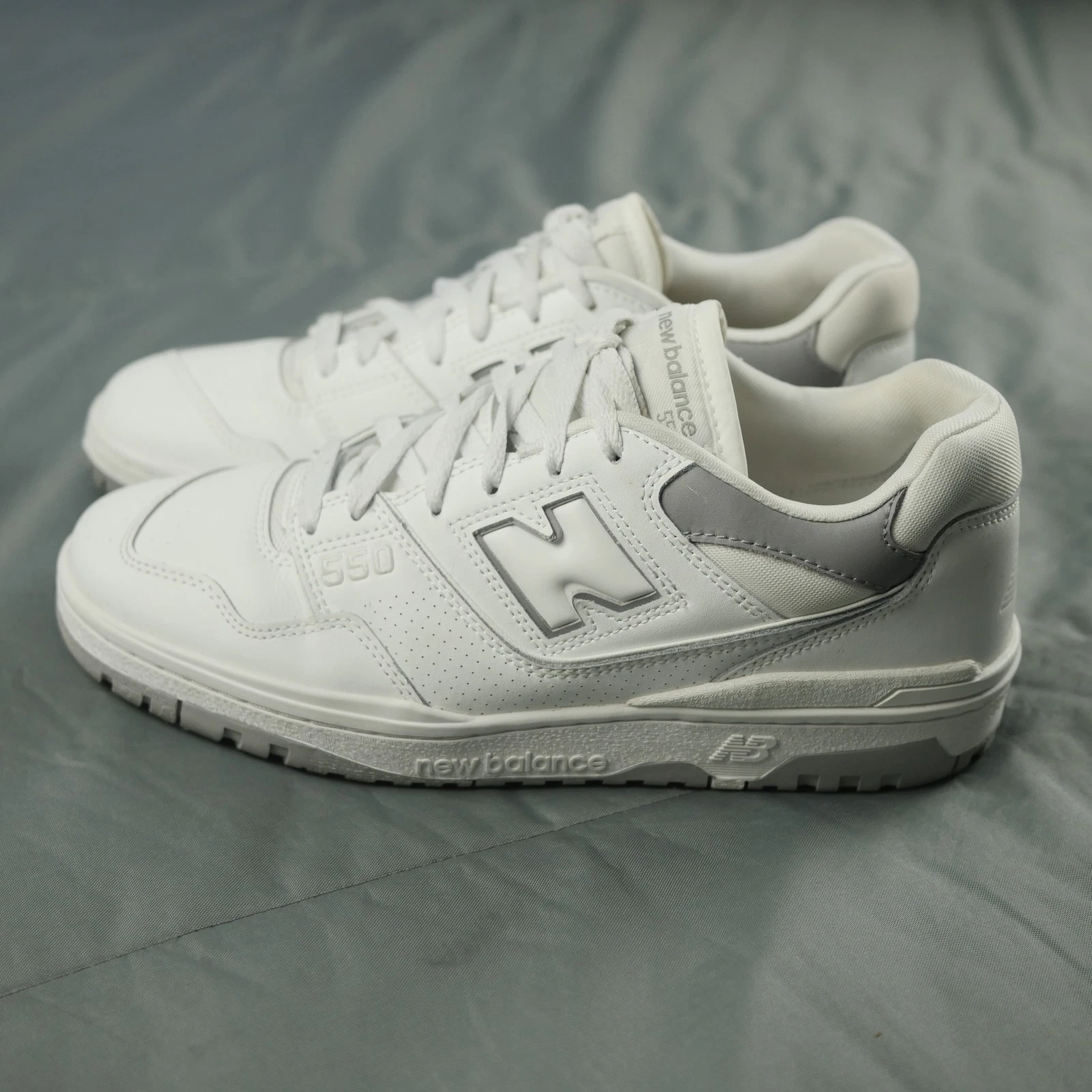 Scarpe New Balance 550 uomo taglia 10 bianco grigio pelle sneakers basse BB550SWA