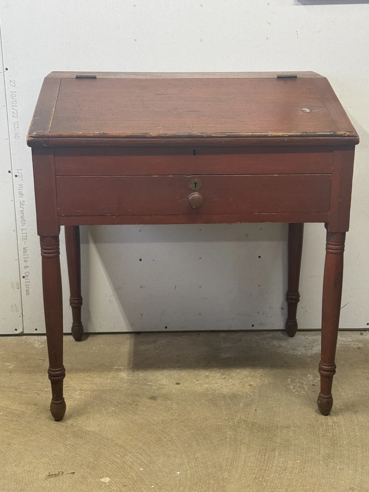 Antigua pintura de lavado roja Sheraton tienda guardián gabinete escritorio inclinado 1820 gente del campo Foto 2 de 4