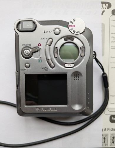 Fujifilm FinePix 4800 Zoom Digital Camera. EXCELLENT (New Battery + 64MB card) - Picture 3 of 12
