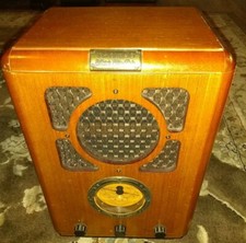 Vintage Thomas Collector's Edition Radio Model 710