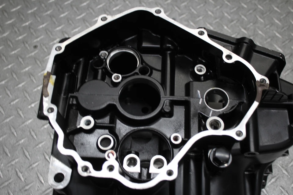 2010 KAWASAKI NINJA 250R EX250J ENGINE MOTOR CRANKCASE CRANK CASES BLOCK - Image 4 of 4