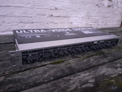 Behringer Ultravoice VX2496 Pro Vocal Effects Processor & Mic Pre Amp working