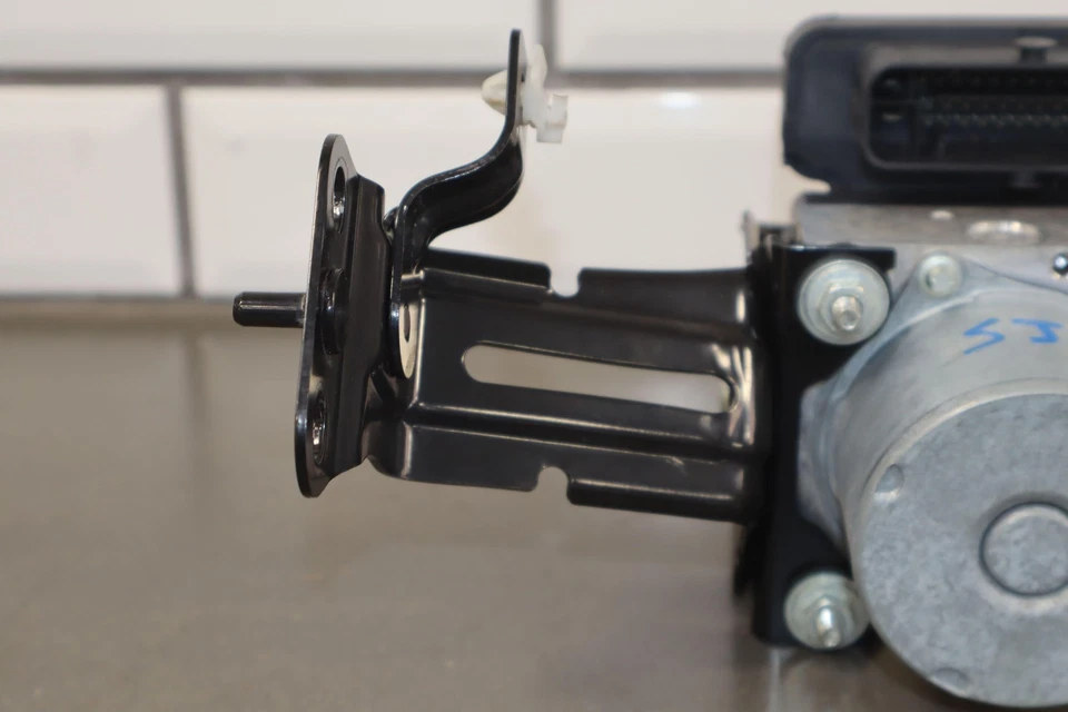 2018 Fiat 124 Spider OEM ABS Pump / Module Assembly 16k OEM - Image 2 of 4