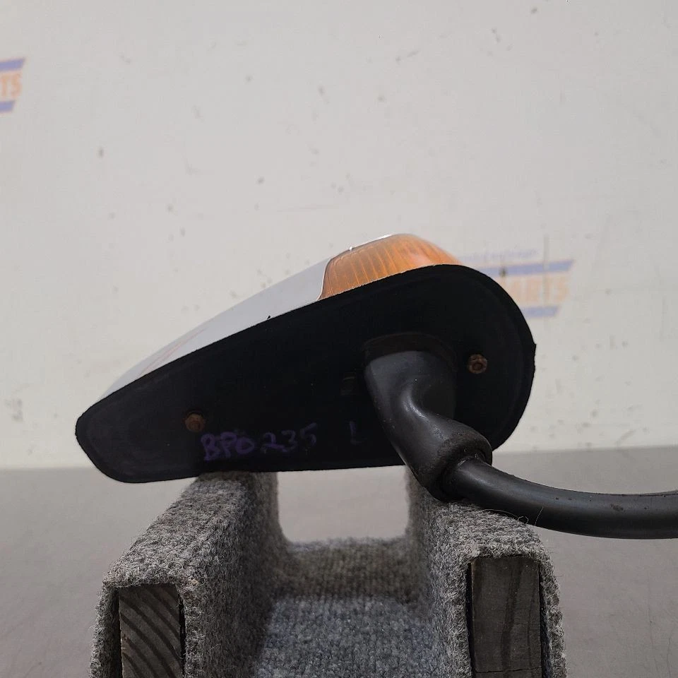 78 1978 VOLKSWAGEN BEETLE FRONT FENDER MOUNTED TURN SIGNAL LAMP LEFT DRIVER - Image 4 of 4