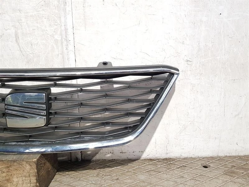 2008-2017 MK4 SEAT IBIZA FRONT BADGE GRILLE 6J0853654C  - Image 3 of 4