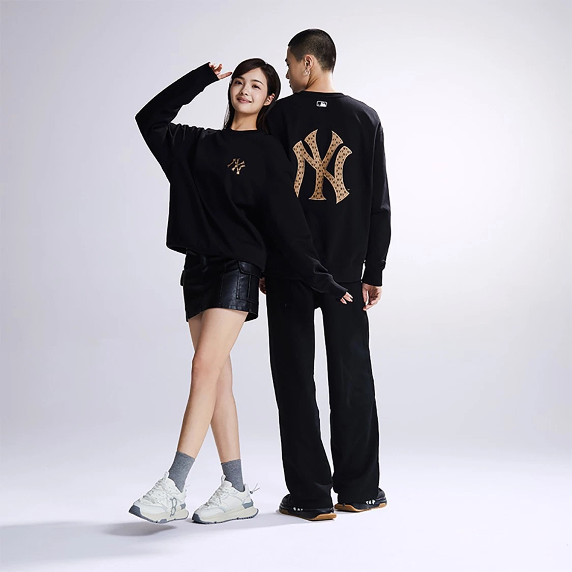 Retro Solid Color Logo Print Sports Crewneck Sweatshirt Unisex