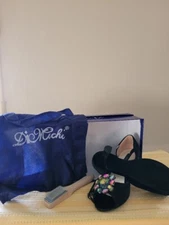 DiMichi International dancing shoes, New in box, Size 5 , Black & Gold