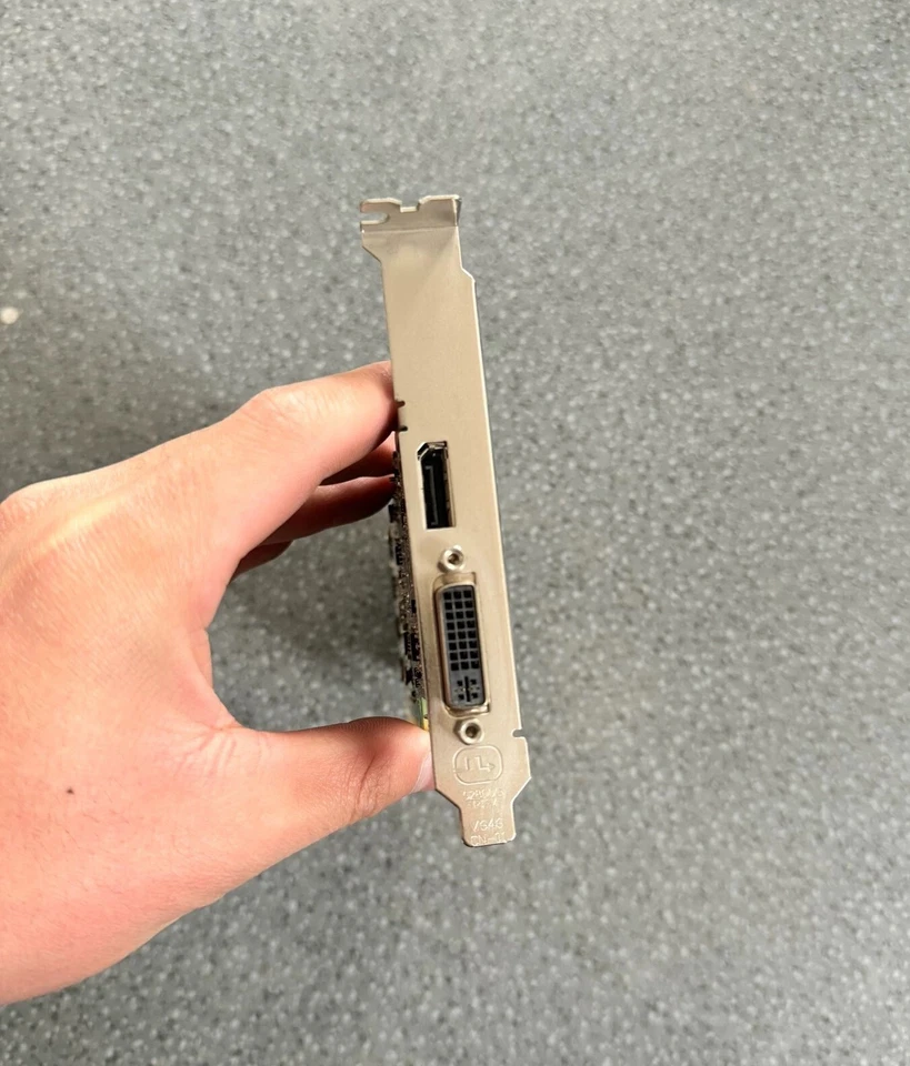 AMD Radeon R7 350X 4GB PCIe x16 DVI Display Port  Graphics Card N81X7 - Image 3 of 3