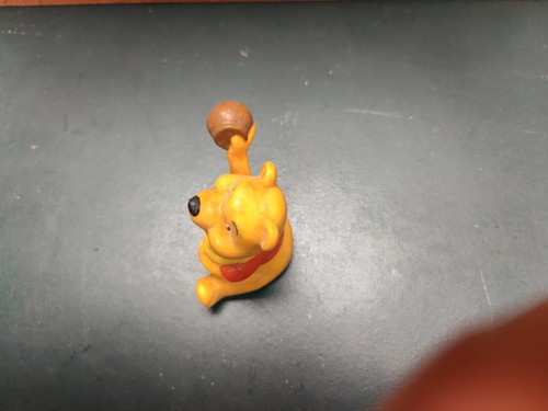 Figura de juguete de PVC Disney Winnie the Pooh de 2 1/2" de alto - Imagen 5 de 6