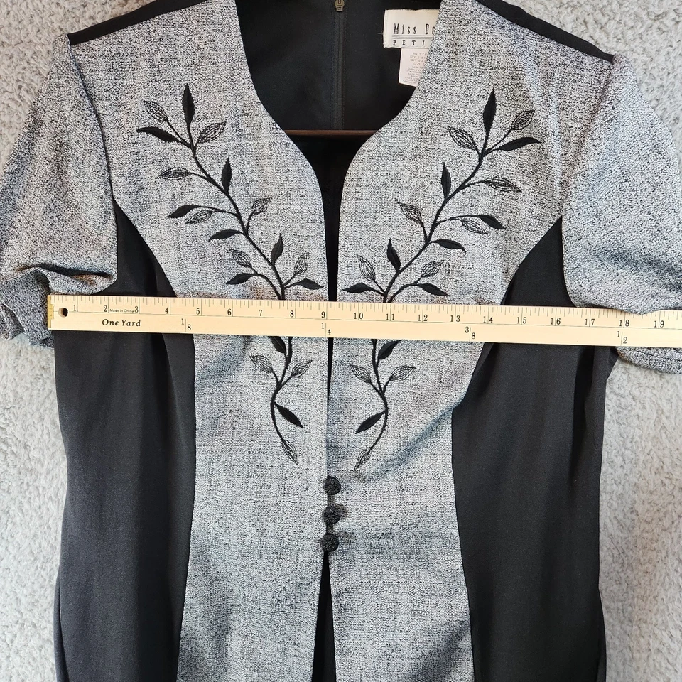 Vestido Miss Dorby Petites - Feminino Tamanho 14P - Cinza e Preto - Imagem 4 de 4