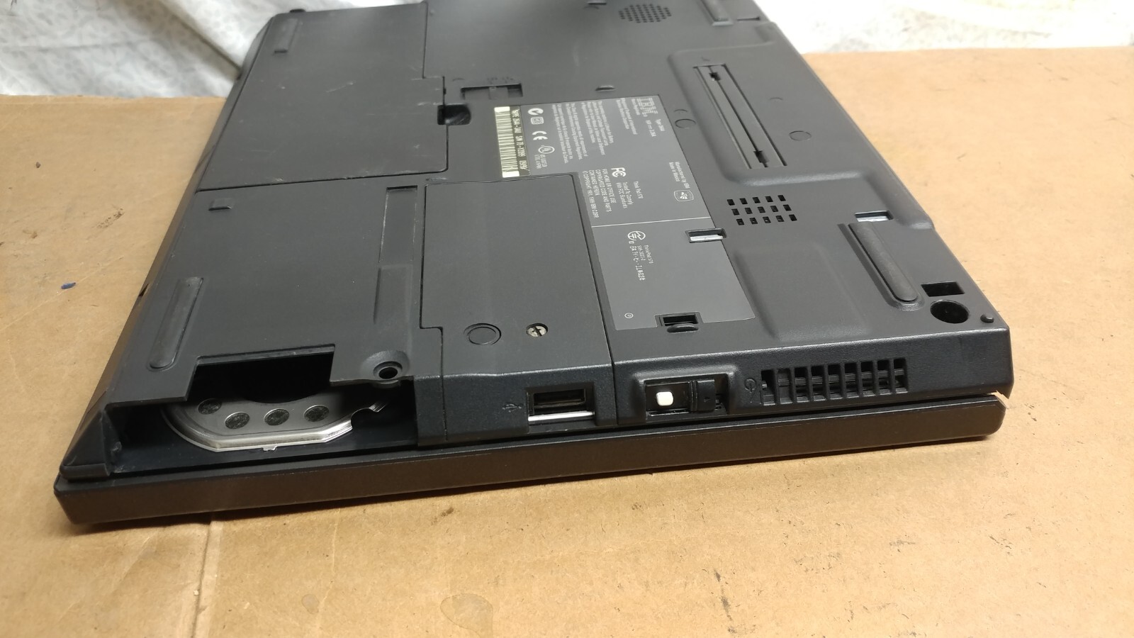 Vintage IBM ThinkPad 570 Laptop Intel Pentium 11 @ 366 MHz 128 MB TYPE: 2644 - Picture 15 of 17