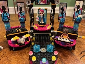 LEGO Friends 41105 Pop Star Show Stage With Minifigures 100% Complete W/ Manuals