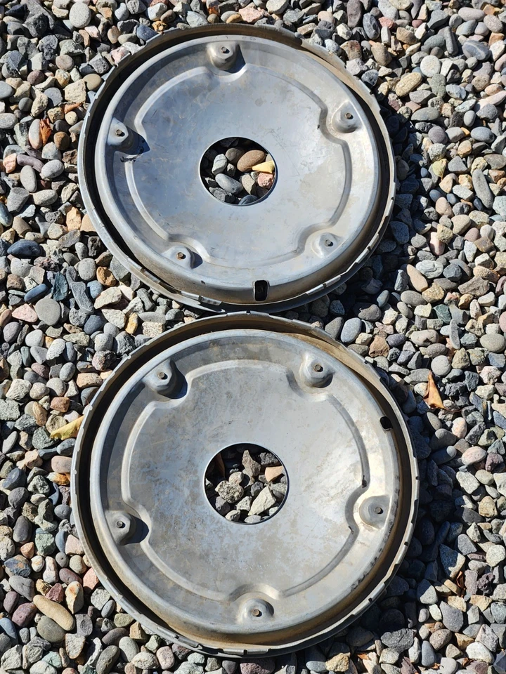 1969 - 1972 Chevrolet Suburban Blazer K10 K20 Factory 15" 4x4 Front Hubcaps OEM - Image 2 of 4