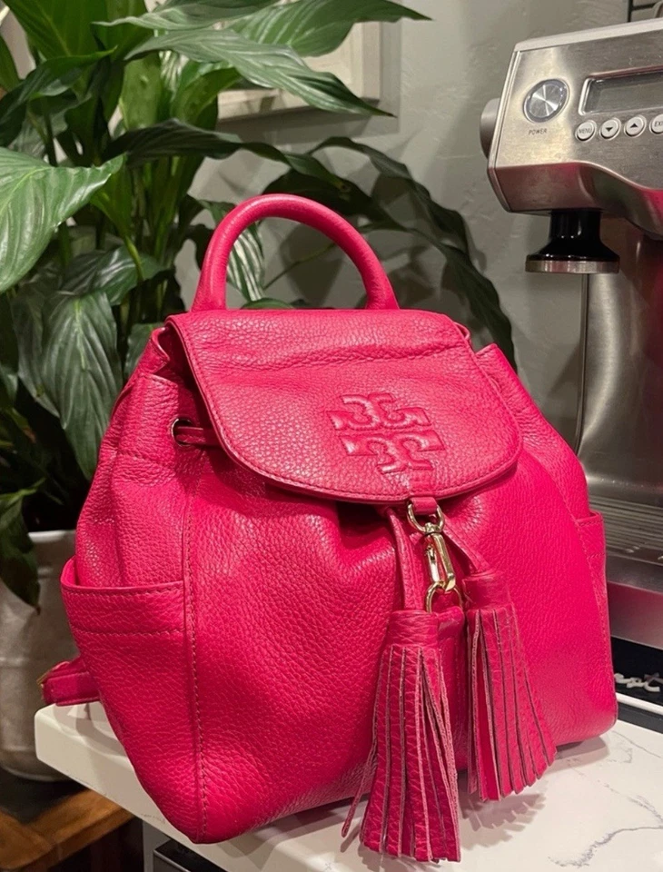 Mochila Barbie Rosa $450 Tory Burch Thea Cuero Guijarro Borla Usada en Excelente Condición Foto 2 de 4