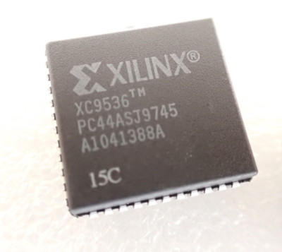 1pcs XC9536-15PCG44C CPLD Chip - PLCC44 Package (Unbranded, New)